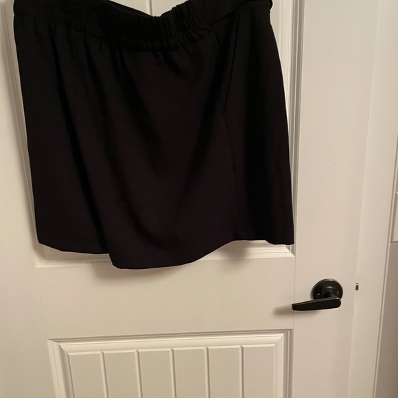 Black elegant shorts - Picture 3 of 4